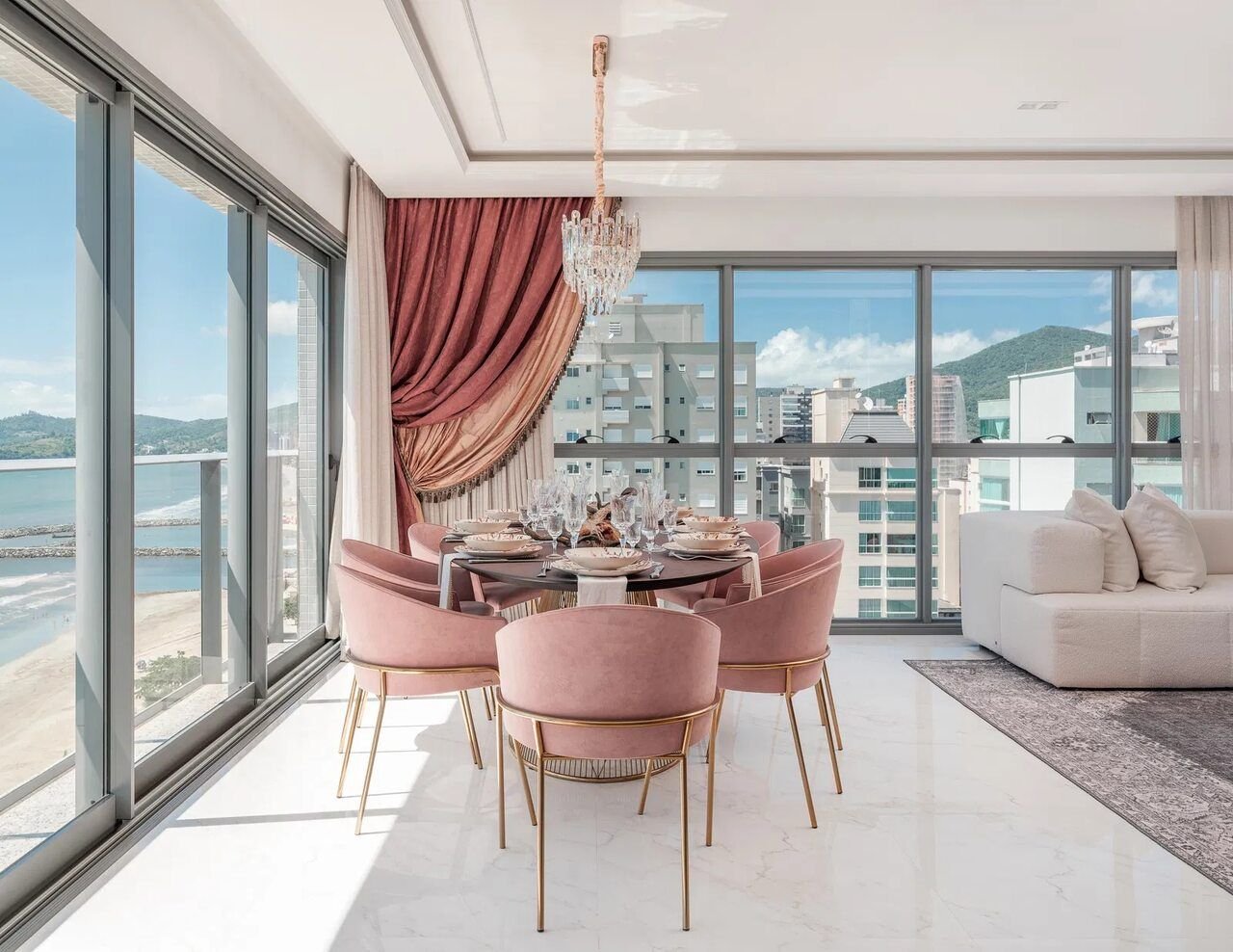 Apartamento á venda alto padrão em Meia Praia-Itapema